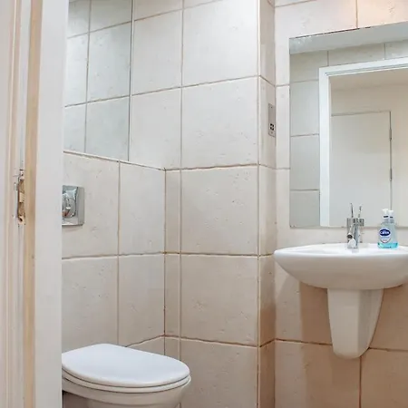 Апартаменти Modern 1-bedroom Flat In Centre