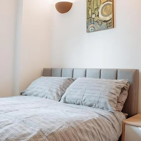 Апартаменти Modern 1-bedroom Flat In Centre Лідс