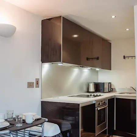 Modern 1-bedroom Flat In Centre *