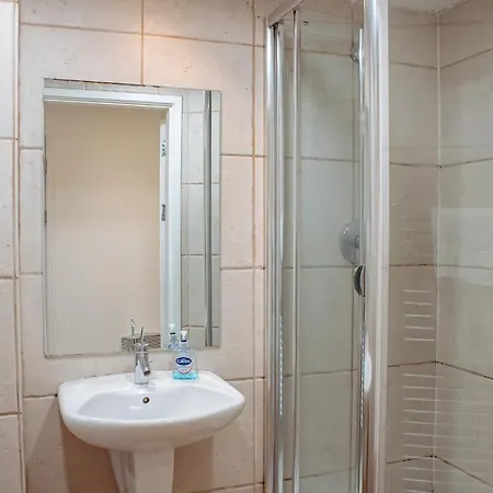 Modern 1-bedroom Flat In Centre *