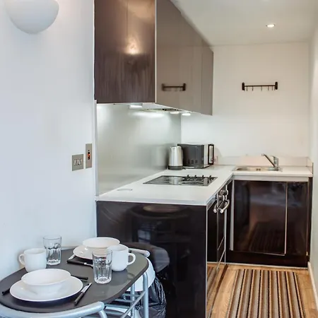 Апартаменти Modern 1-bedroom Flat In Centre *